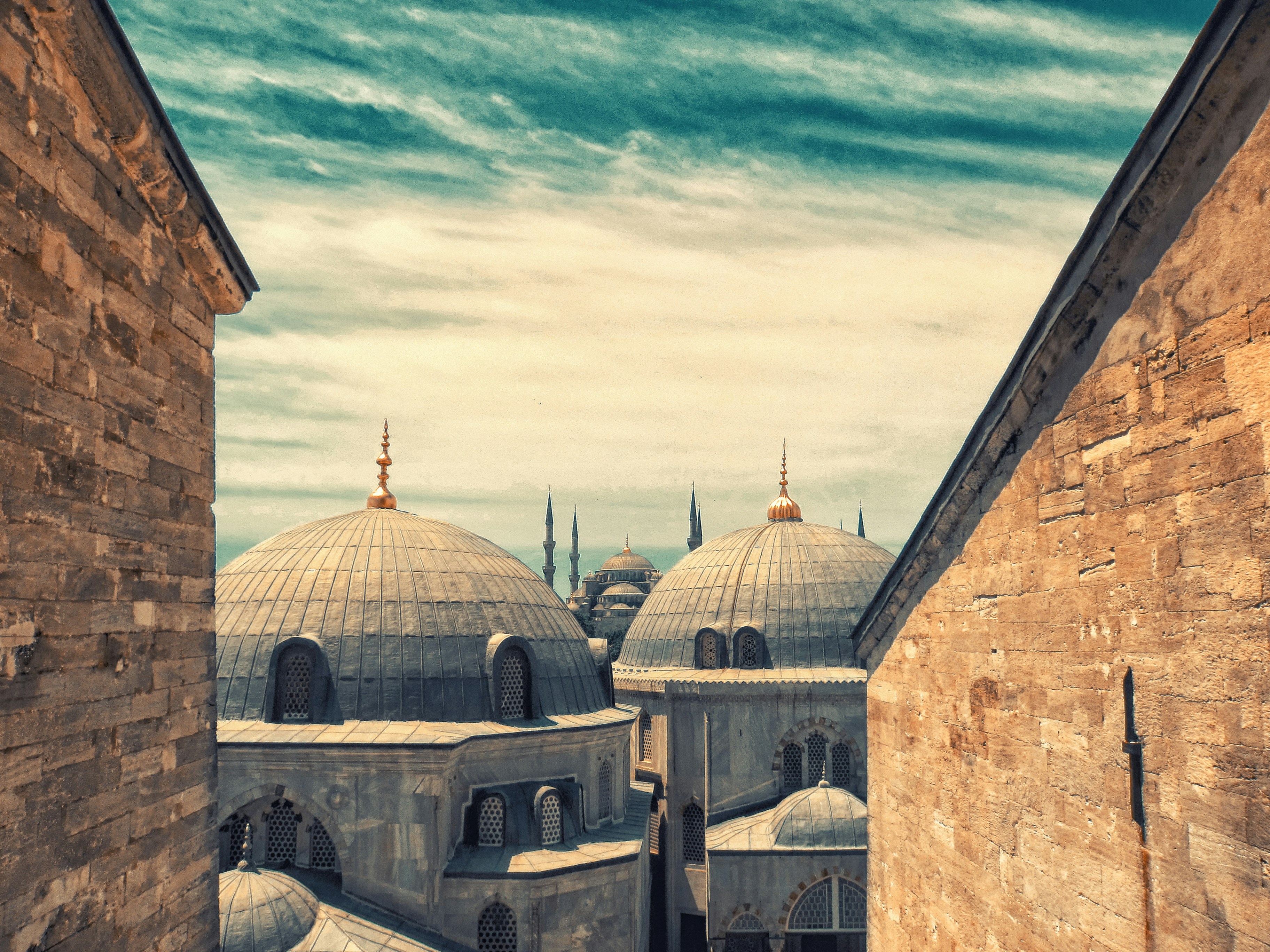 الأهرامات في الليل
